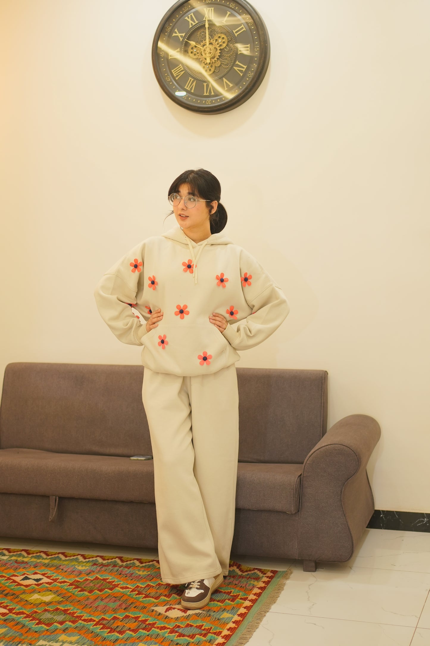 OVERSIZED BEIGE FLOWER HOODIE