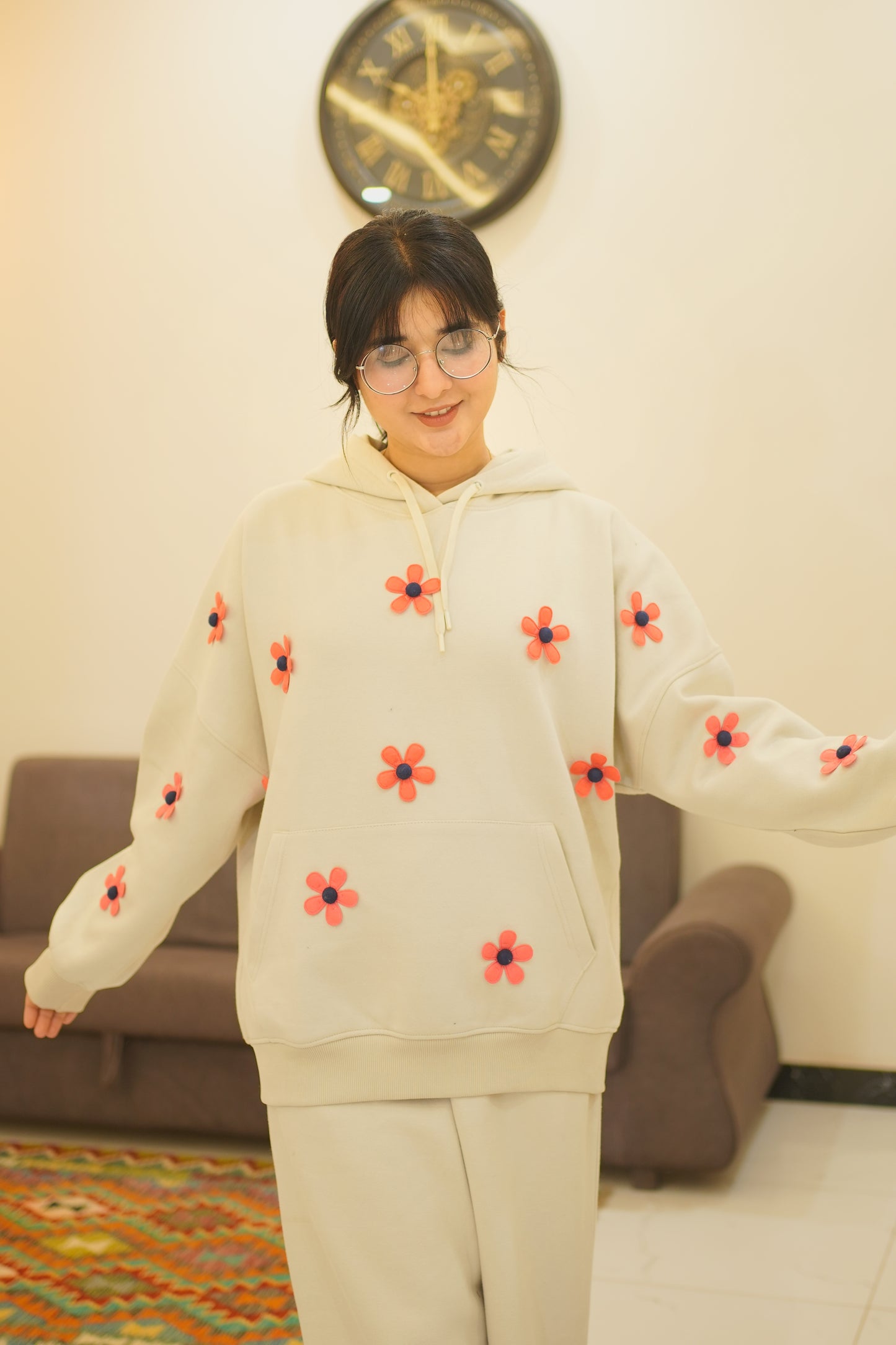 OVERSIZED BEIGE FLOWER HOODIE