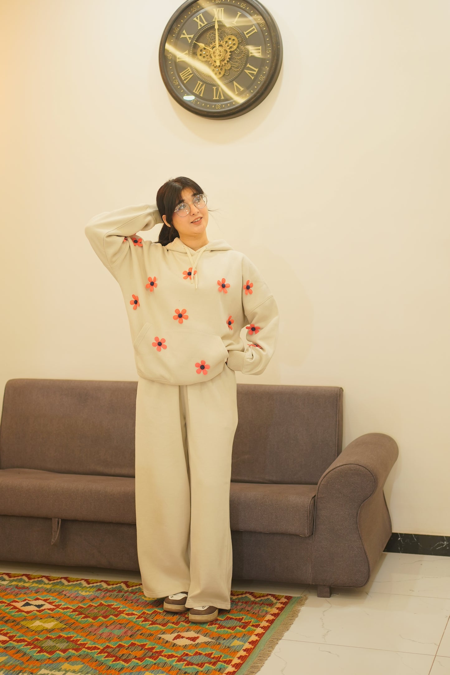 OVERSIZED BEIGE FLOWER HOODIE